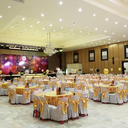 The Pine Resort Патхумтхани Экстерьер фото