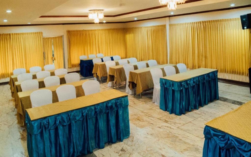 The Pine Resort Патхумтхани Экстерьер фото