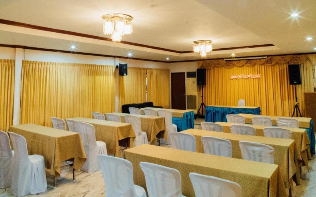The Pine Resort Патхумтхани Экстерьер фото