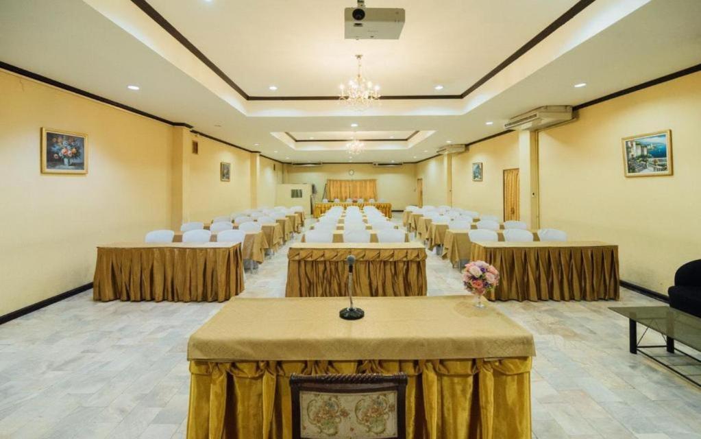 The Pine Resort Патхумтхани Экстерьер фото