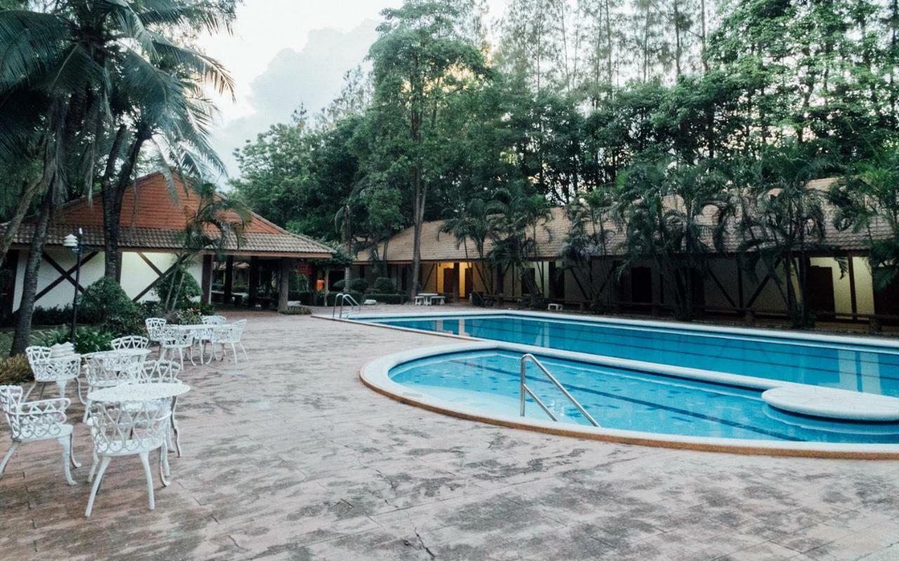 The Pine Resort Патхумтхани Экстерьер фото